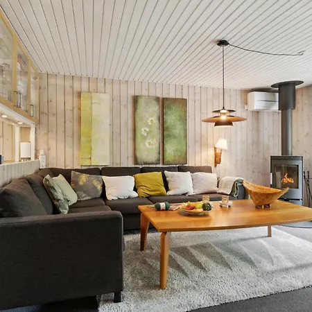 Semesterbostad 4 Bedroom Lovely In *